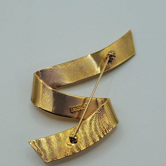 Vintage Monet Brooch‎ Ribbon Abstract Simple Gold Tone Womens Fashion Jewelry - Picture 5 of 8